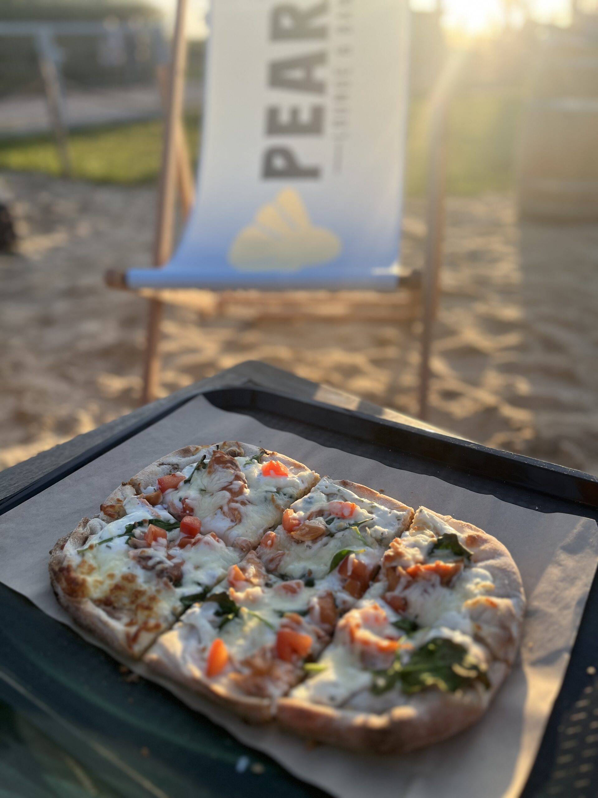 Frisch gebackene Pinsa aus der PEARL Lounge & Bar am Dümmer See